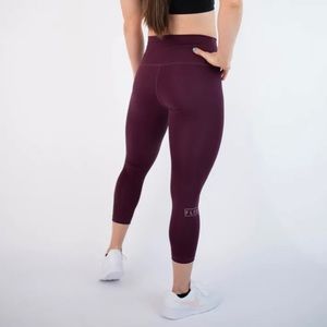 Fleo El Toto Crop XS athletic leggings in mauve wine